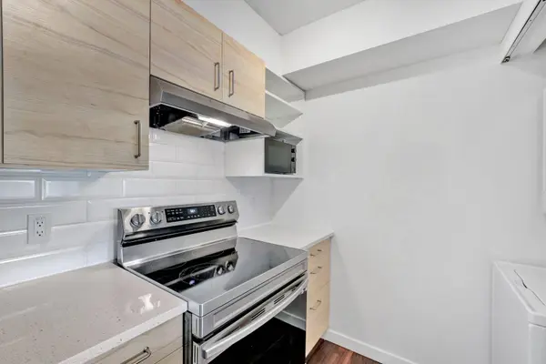 9830 Whalley BLVD #803, Surrey, BC V3T 5S7