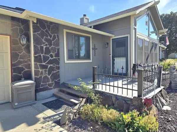 5910 Oak St, Nampa, ID 83687