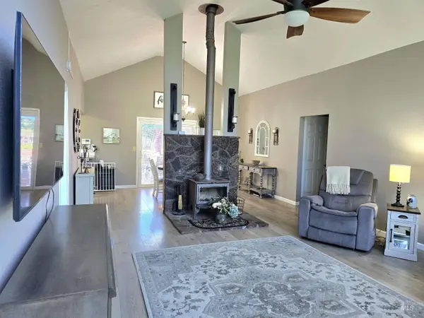 5910 Oak St, Nampa, ID 83687