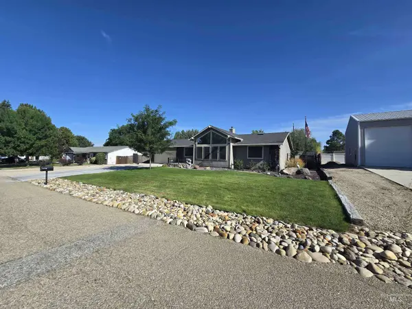 5910 Oak St, Nampa, ID 83687