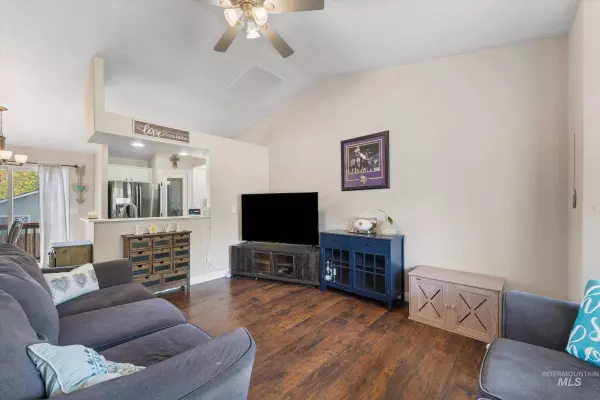 1913 W Meffan, Nampa, ID 83651