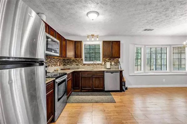 621 Blue Flag LN, Fairburn, GA 30213