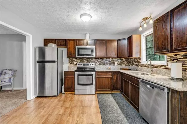 621 Blue Flag LN, Fairburn, GA 30213