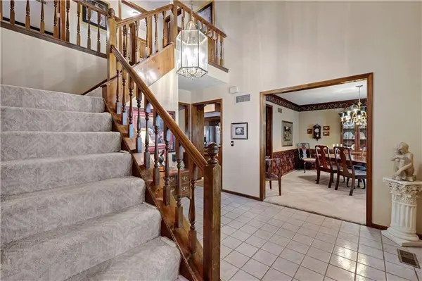 8017 W 115th TER, Overland Park, KS 66210