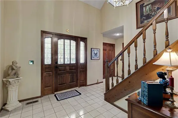 8017 W 115th TER, Overland Park, KS 66210
