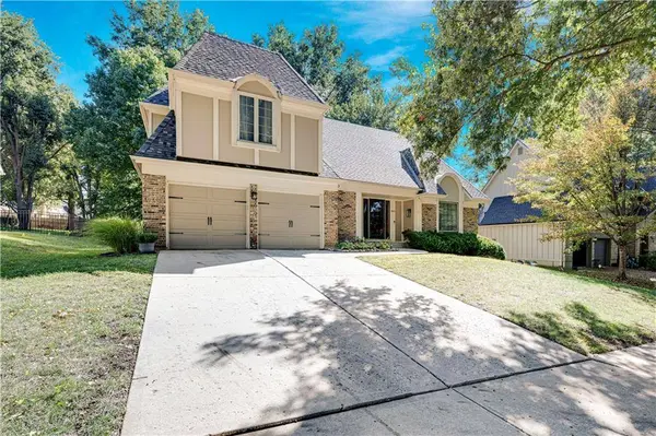 8017 W 115th TER, Overland Park, KS 66210