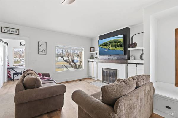 1741 Yale Ave, Burley, ID 83318