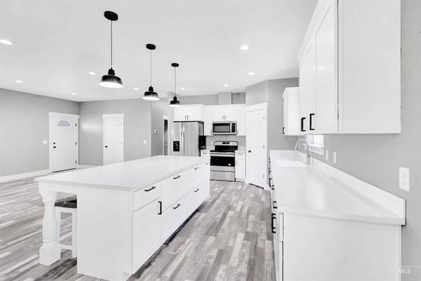 680 E 19th St, Burley, ID 83318