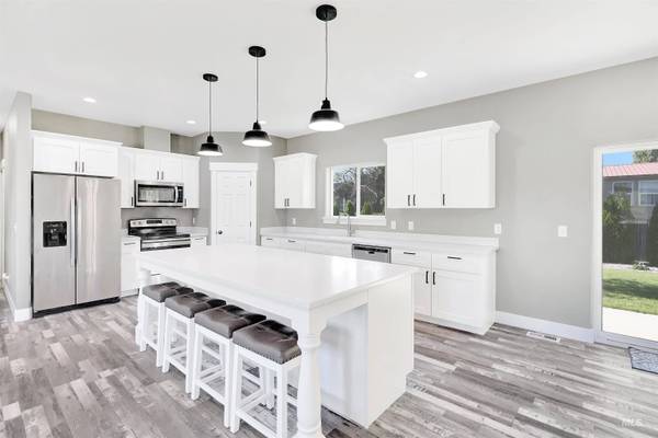 680 E 19th St, Burley, ID 83318