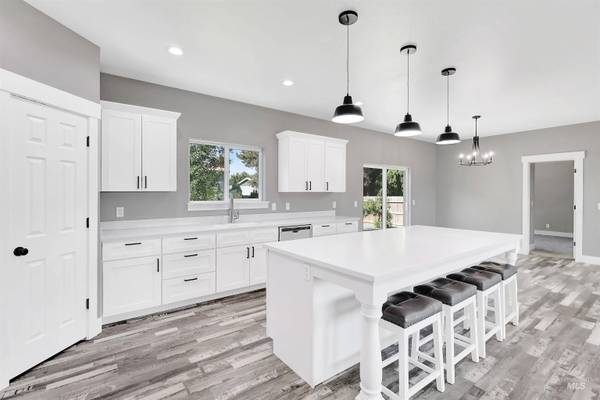 680 E 19th St, Burley, ID 83318