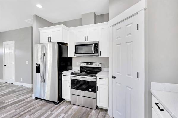 680 E 19th St, Burley, ID 83318