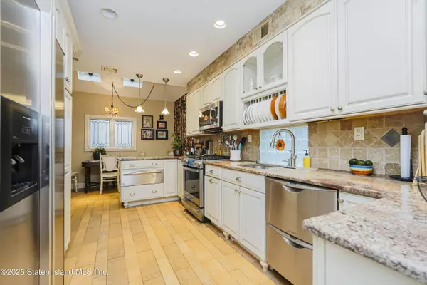 67 Lawrence AVE, Staten Island, NY 10310