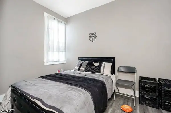 1064 Bond St, Elizabeth City, NJ 07201
