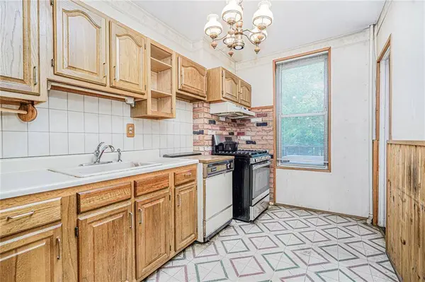 1610 10th AVE, Brooklyn, NY 11215