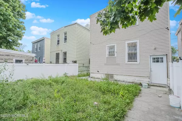 21 Gladstone Avenue, Newark, NJ 07106