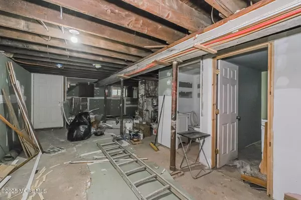 21 Gladstone Avenue, Newark, NJ 07106