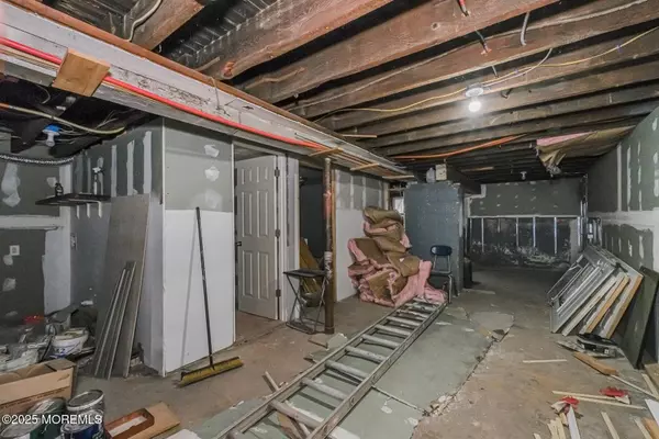 21 Gladstone Avenue, Newark, NJ 07106