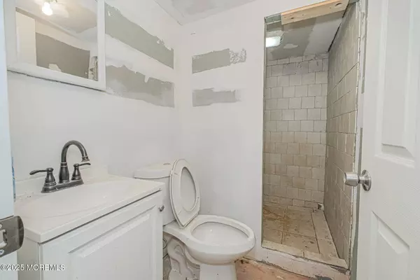 21 Gladstone Avenue, Newark, NJ 07106