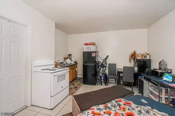 21 Gladstone Ave, Newark City, NJ 07106