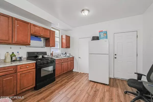 16 Alexander Street, Newark, NJ 07106