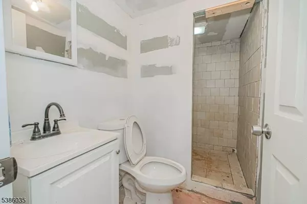 21 Gladstone Ave, Newark City, NJ 07106