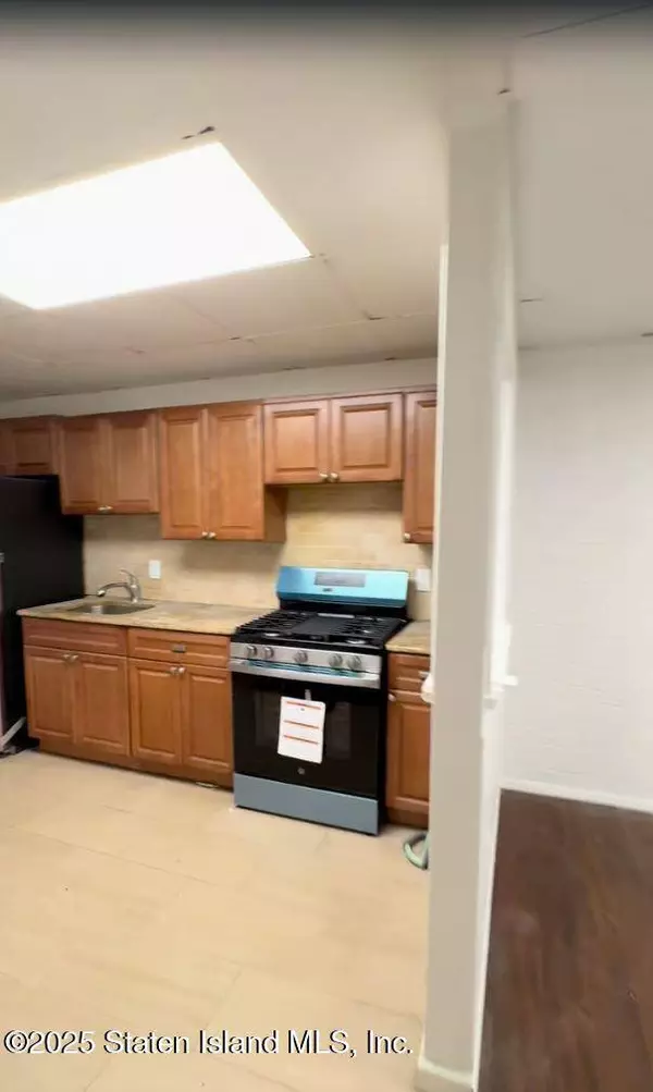 1255 Bay St #1, Staten Island, NY 10305
