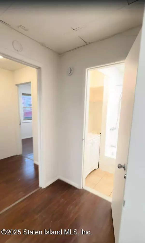 1255 Bay St #1, Staten Island, NY 10305