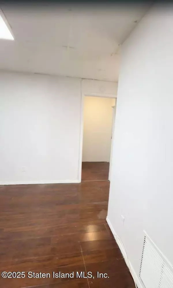 1255 Bay St #1, Staten Island, NY 10305