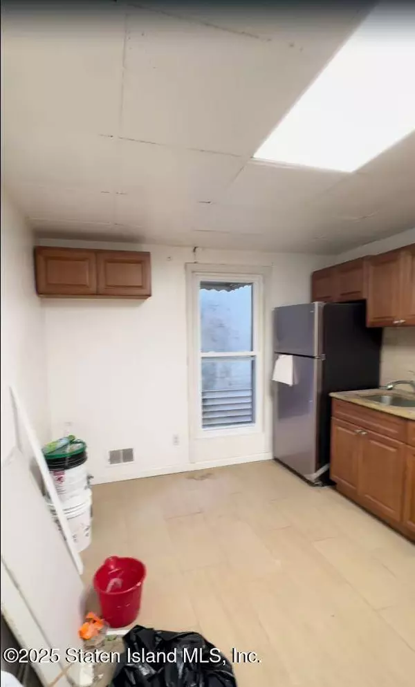 1255 Bay St #1, Staten Island, NY 10305