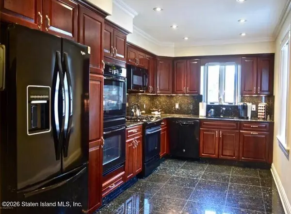 45 College AVE, Staten Island, NY 10314