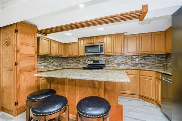 2015 66th ST, Brooklyn, NY 11204