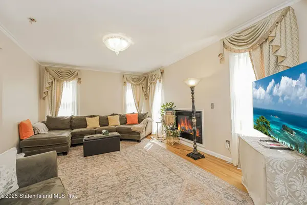 34 Putters CT, Staten Island, NY 10301
