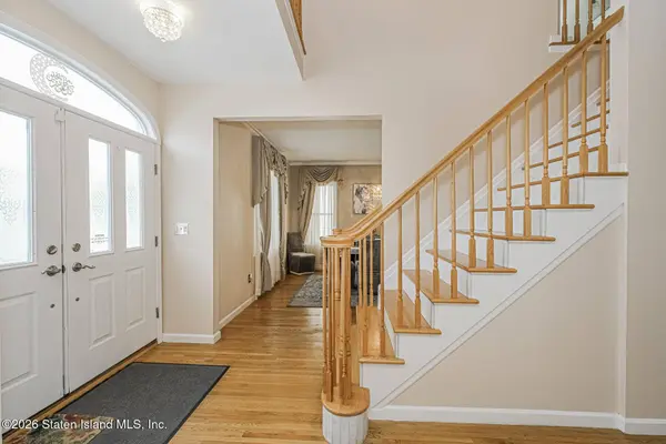 34 Putters CT, Staten Island, NY 10301