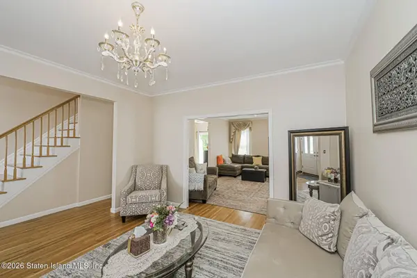 34 Putters CT, Staten Island, NY 10301