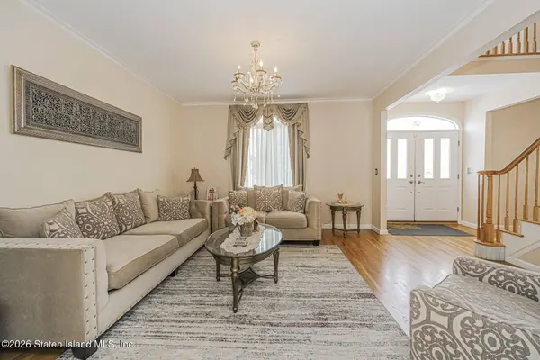 34 Putters CT, Staten Island, NY 10301