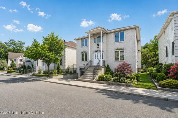 34 Putters CT, Staten Island, NY 10301