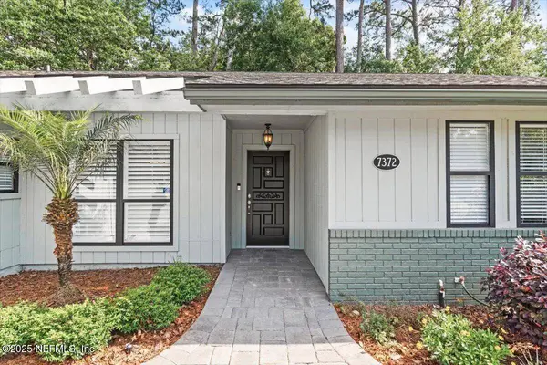 7372 SECRET WOODS DR, Jacksonville, FL 32216