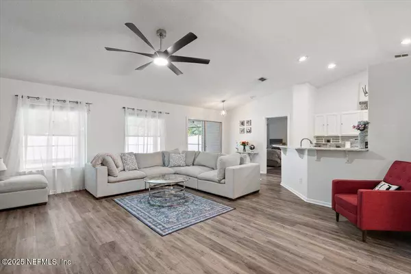 8901 CANOPY OAKS DR, Jacksonville, FL 32256