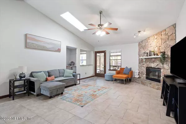 10858 MORGAN HORSE DR E, Jacksonville, FL 32257