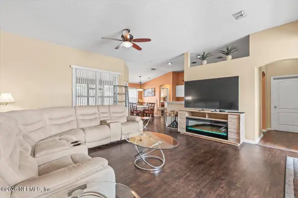 6943 CATFISH LAKE DR, Jacksonville, FL 32222