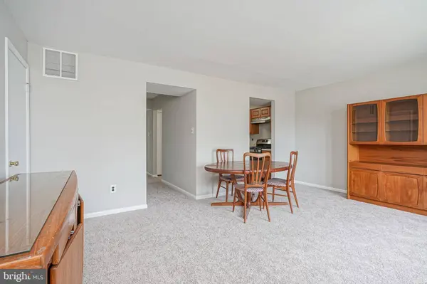 285 KNOLL DR, Blackwood, NJ 08012
