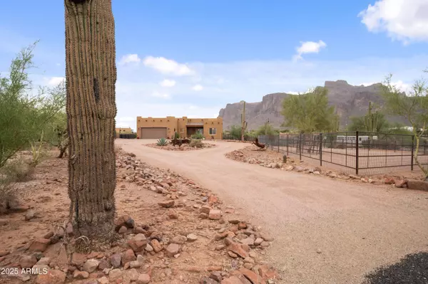 5354 E CACTUS WREN Street S, Apache Junction, AZ 85119