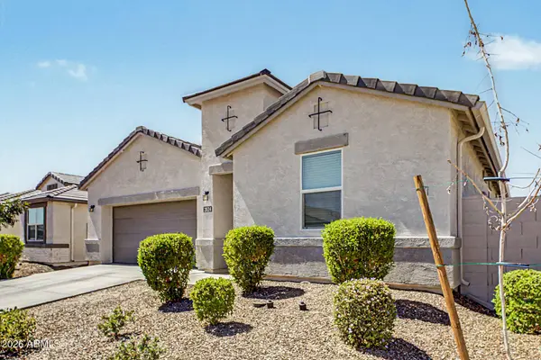 2824 W SEAVER Avenue, Apache Junction, AZ 85120
