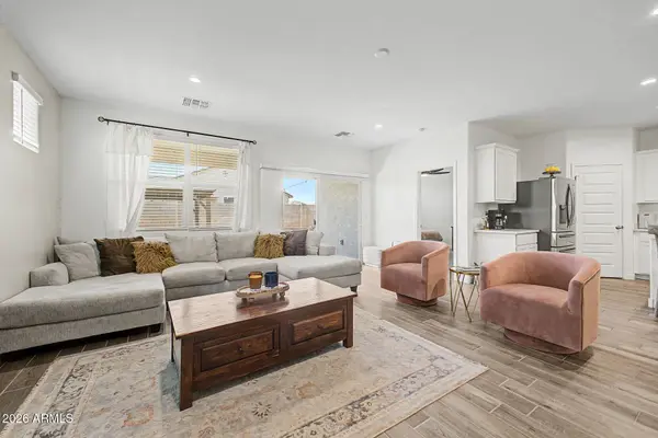 2824 W SEAVER Avenue, Apache Junction, AZ 85120