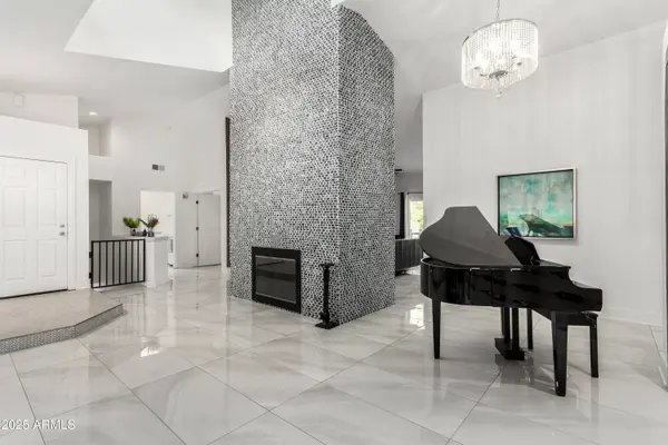 102 S HONEYSUCKLE Lane, Gilbert, AZ 85296