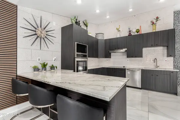 102 S HONEYSUCKLE Lane, Gilbert, AZ 85296