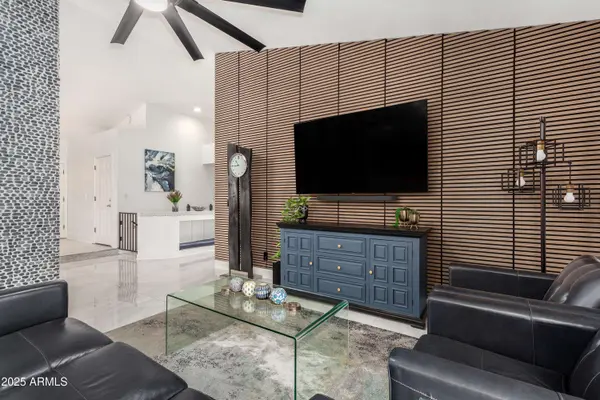102 S HONEYSUCKLE Lane, Gilbert, AZ 85296