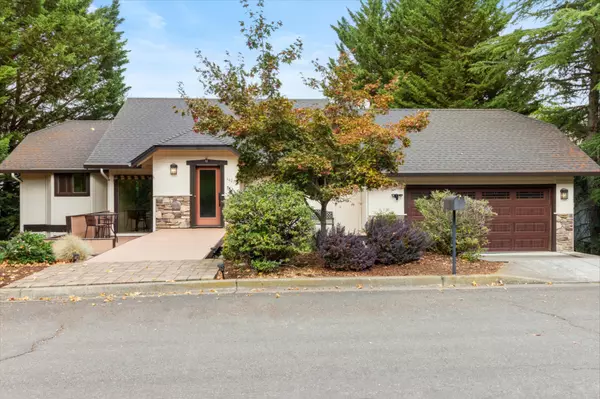 Discover Elegance and Comfort at 4427 San Juan Dr, Medford, OR: A Real Estate Gem