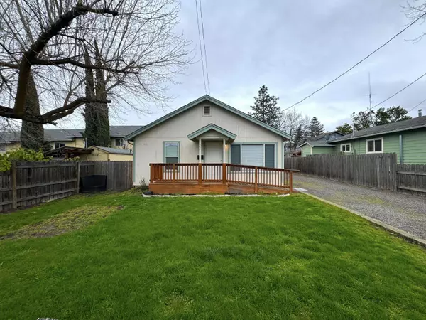 32 Lincoln ST, Medford, OR 97501