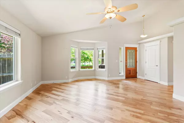 316 Hudson LN, Grants Pass, OR 97526